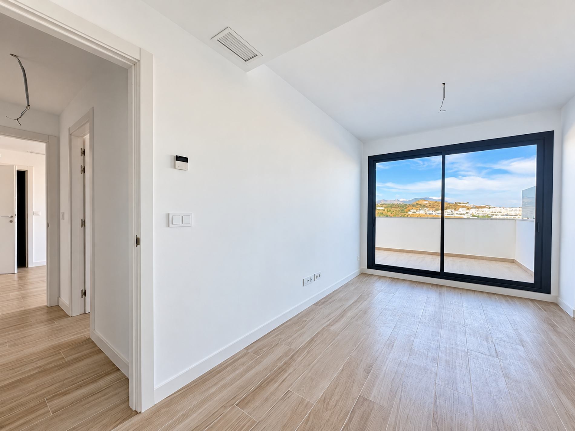 2 Bedroom Apartment in Mijas - Photo 11