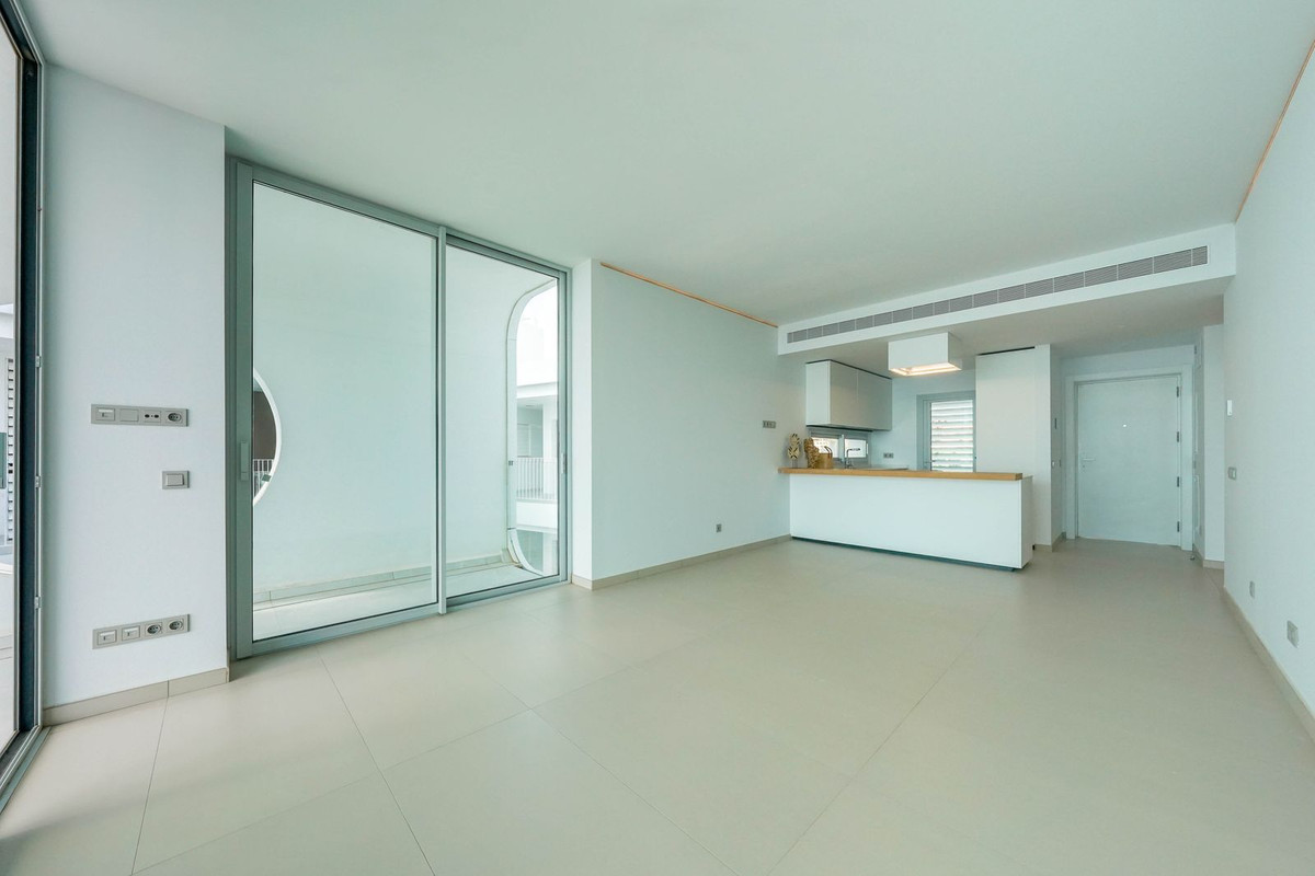 2 Bedroom Penthouse in Fuengirola - Photo 9