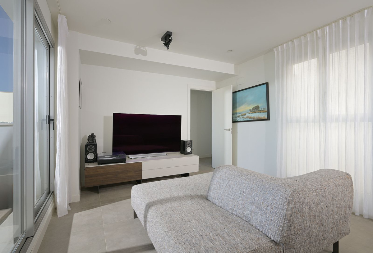 3 Bedroom Penthouse in Benalmádena - Photo 7