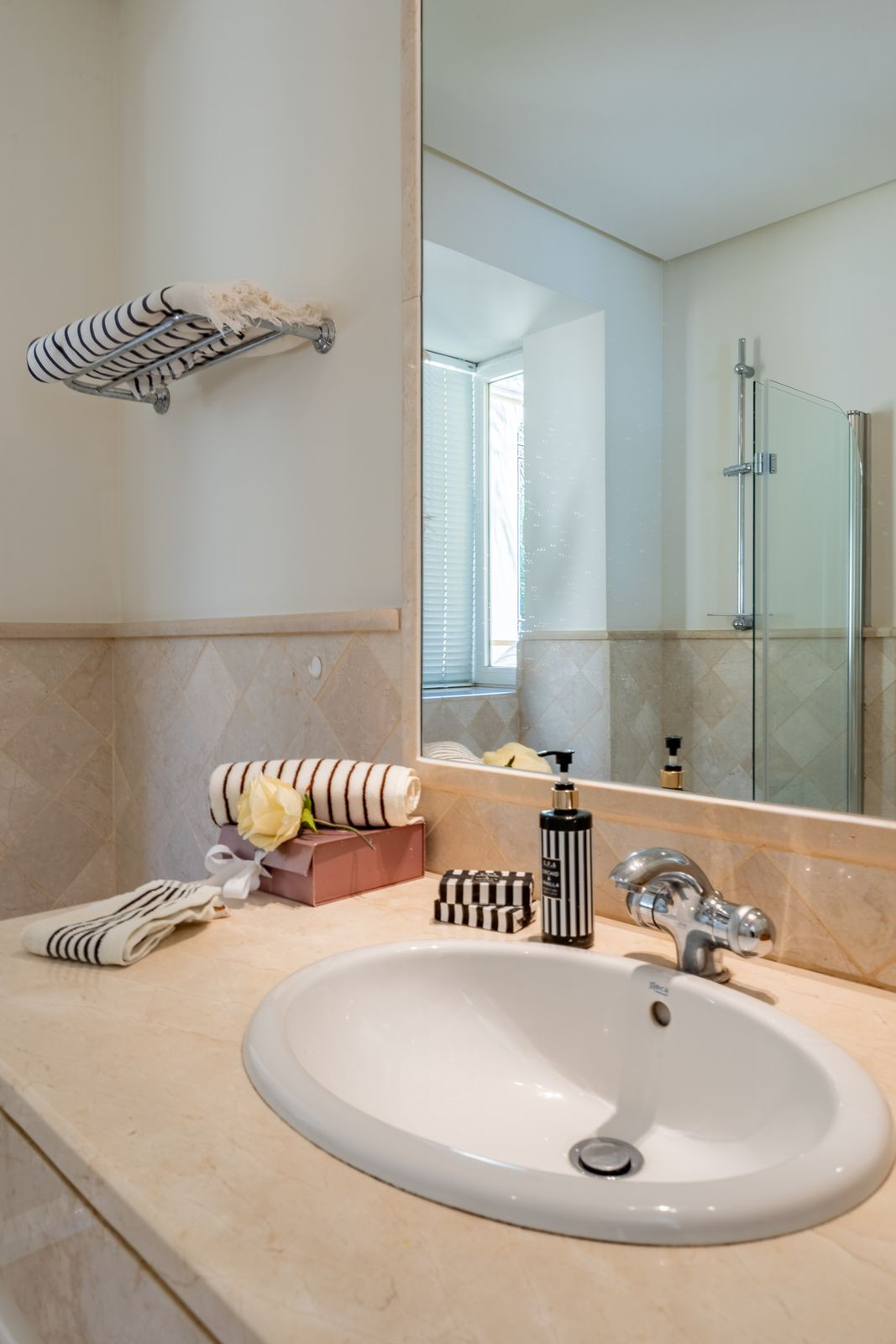 Chalet de 3 dormitorios con piscina en Málaga – Foto 24