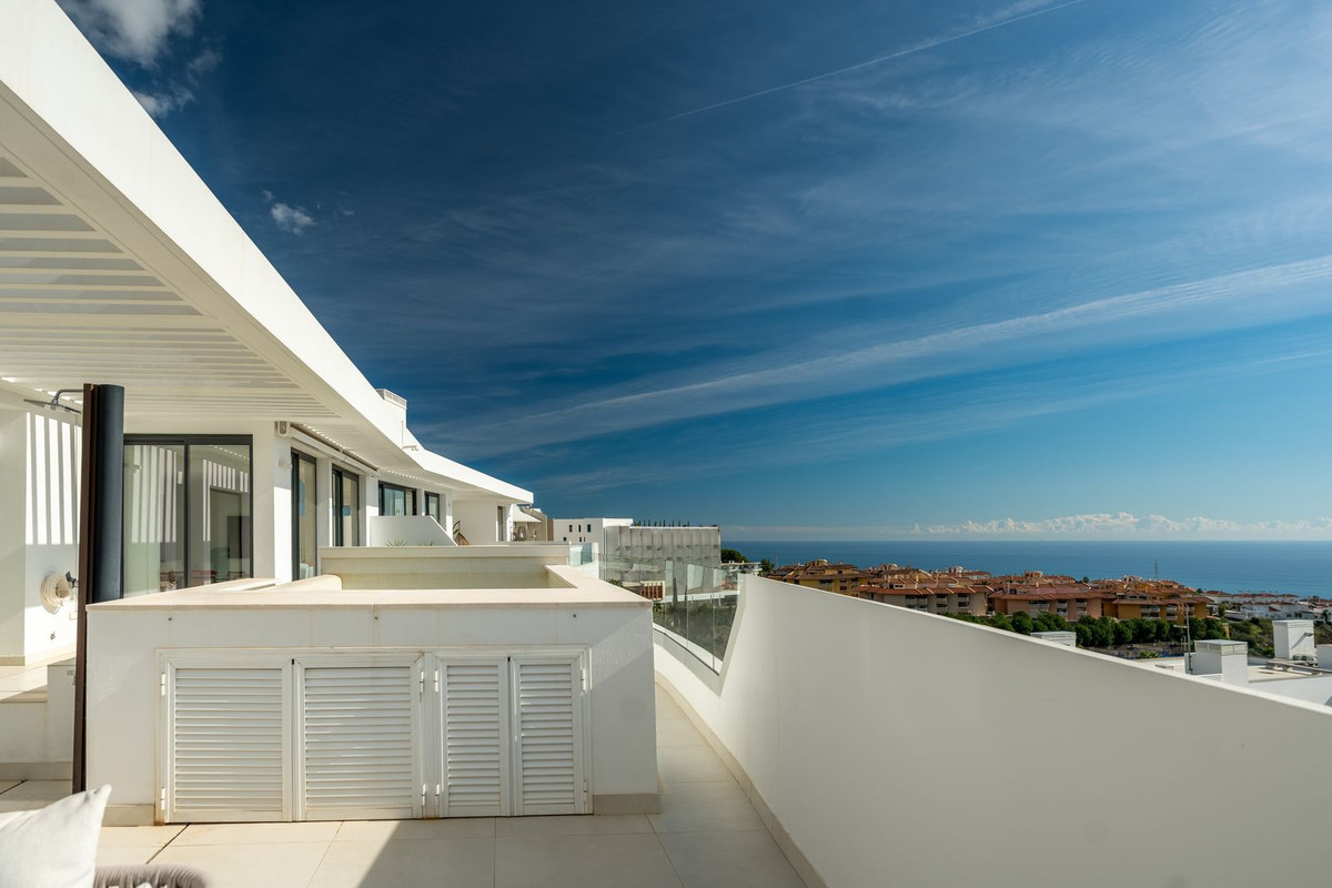 3 Bedroom Penthouse in Fuengirola - Photo 6