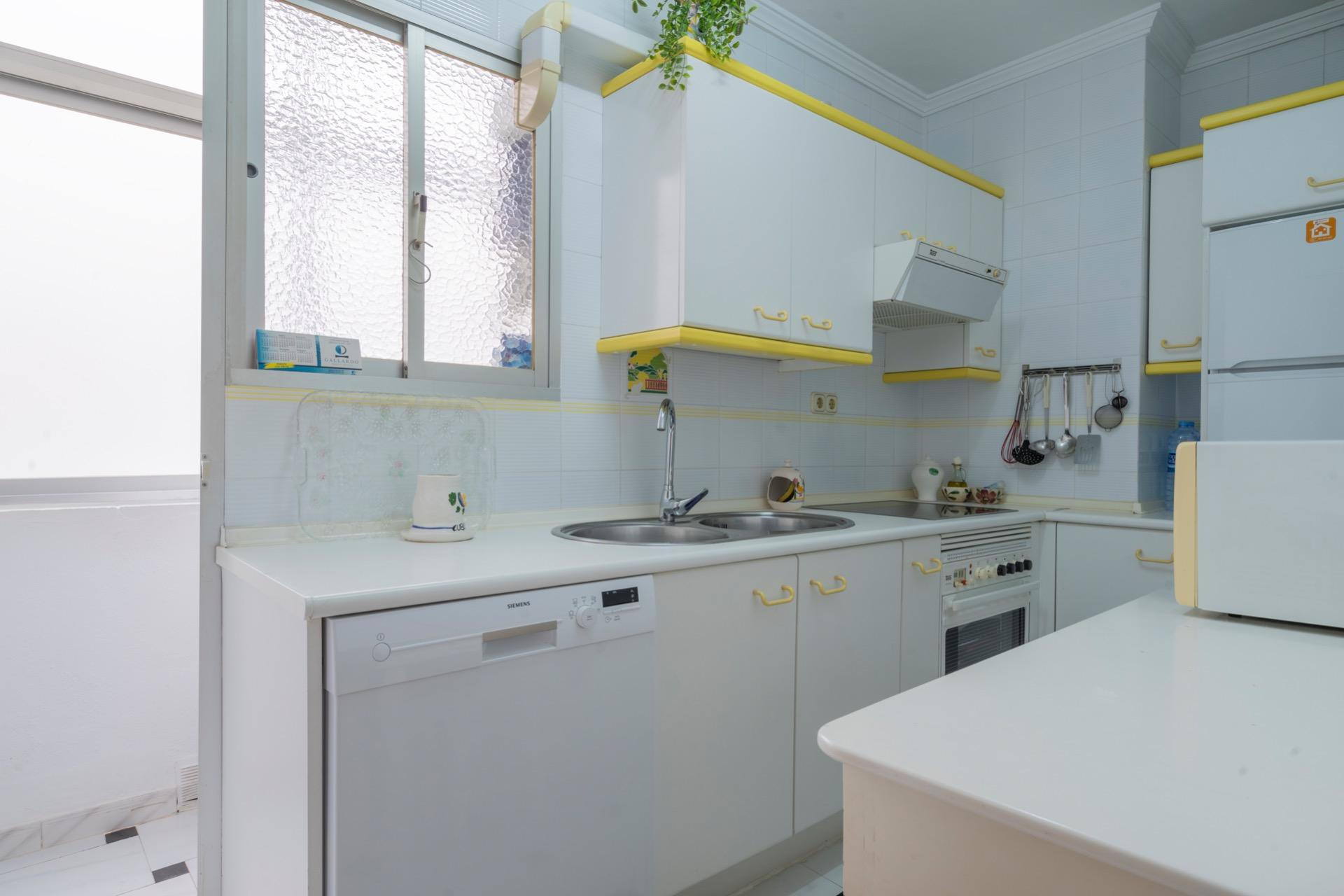 3 Bedroom Apartment in Fuengirola - Photo 4
