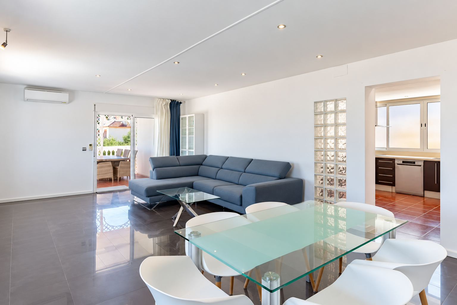 3 Bedroom Penthouse in Torremolinos - Photo 9