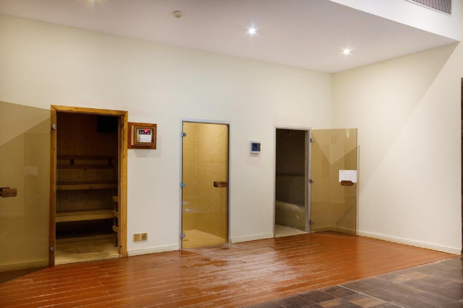 3 Bedroom Penthouse in Estepona - Photo 30