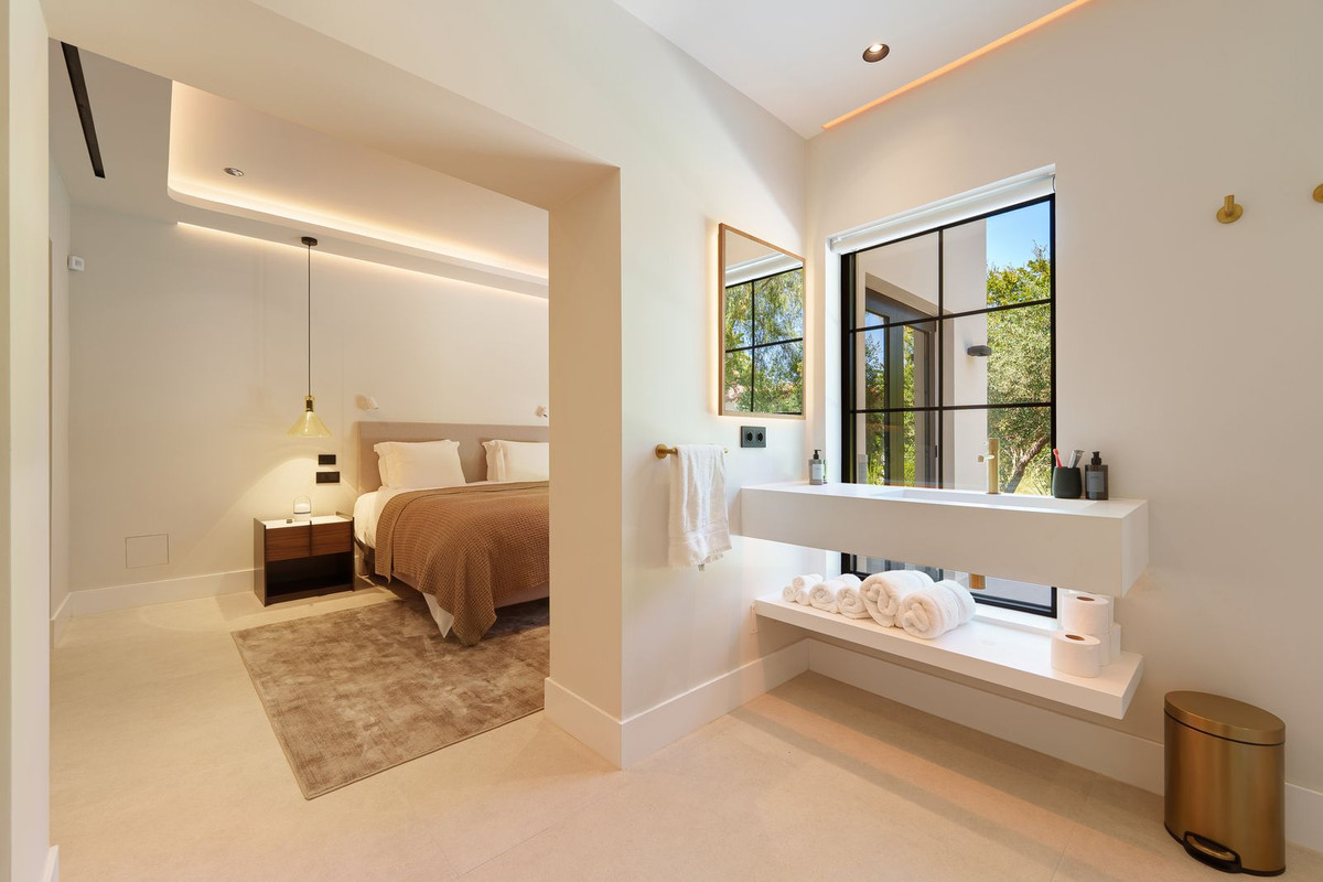 5 Bedroom Villa in Marbella - Photo 34