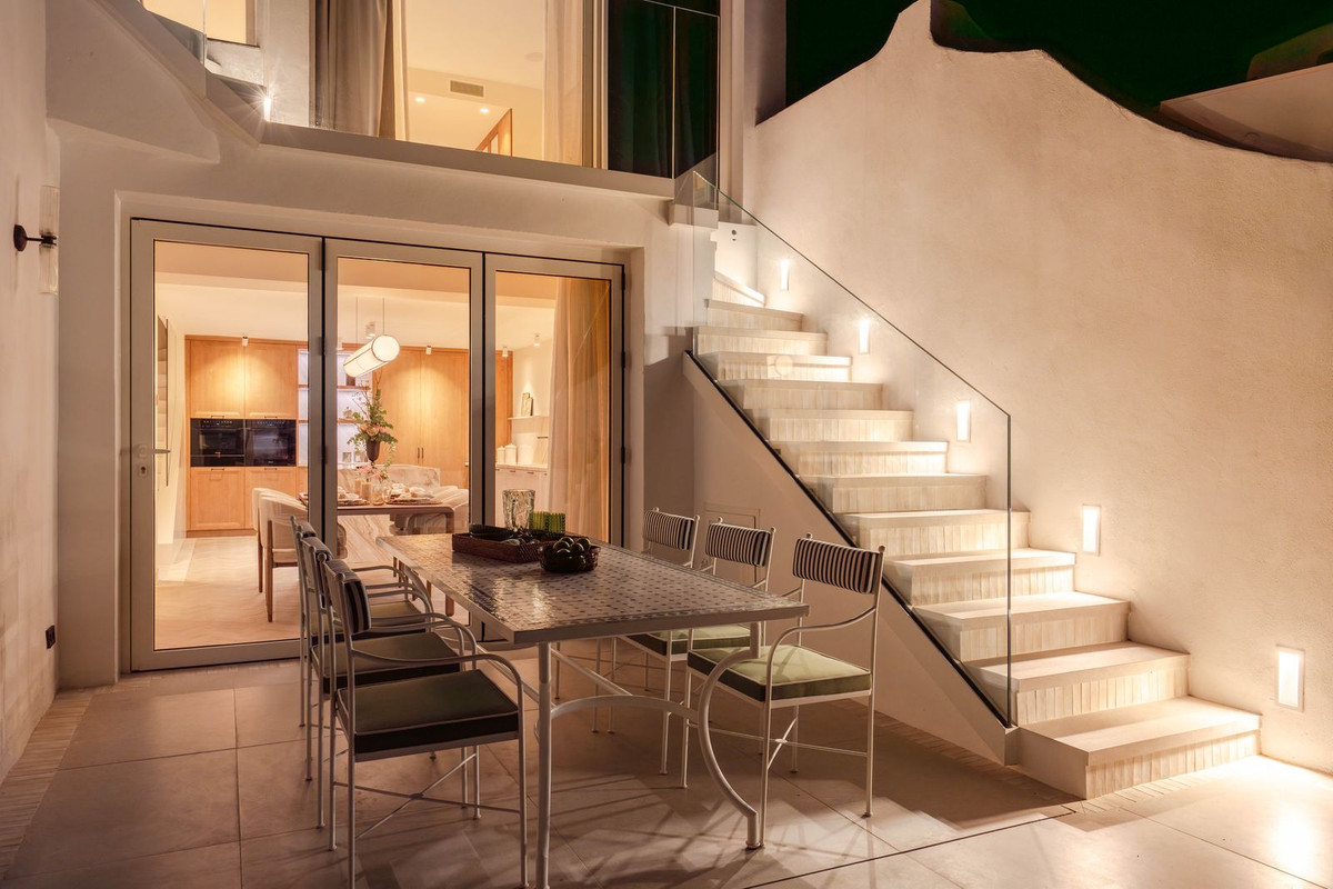 3 Bedroom Villa in Marbella - Photo 2
