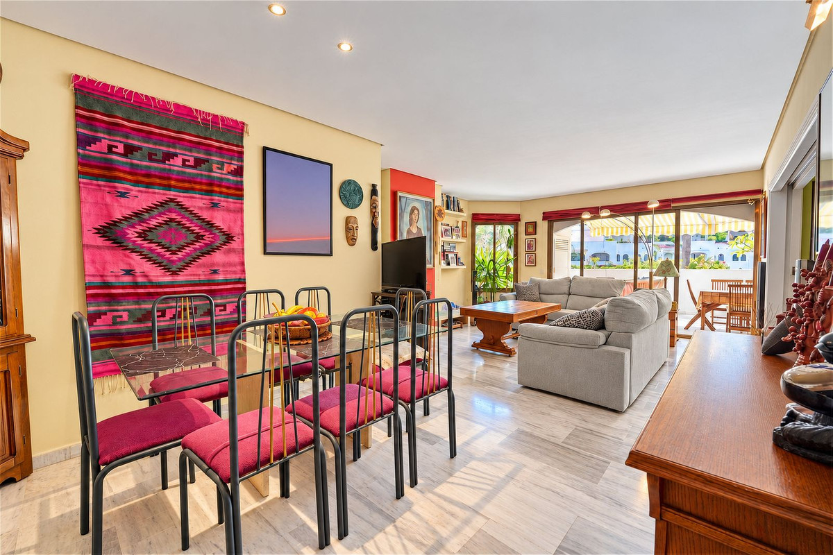 3 Bedroom Apartment in Marbella - Photo 11