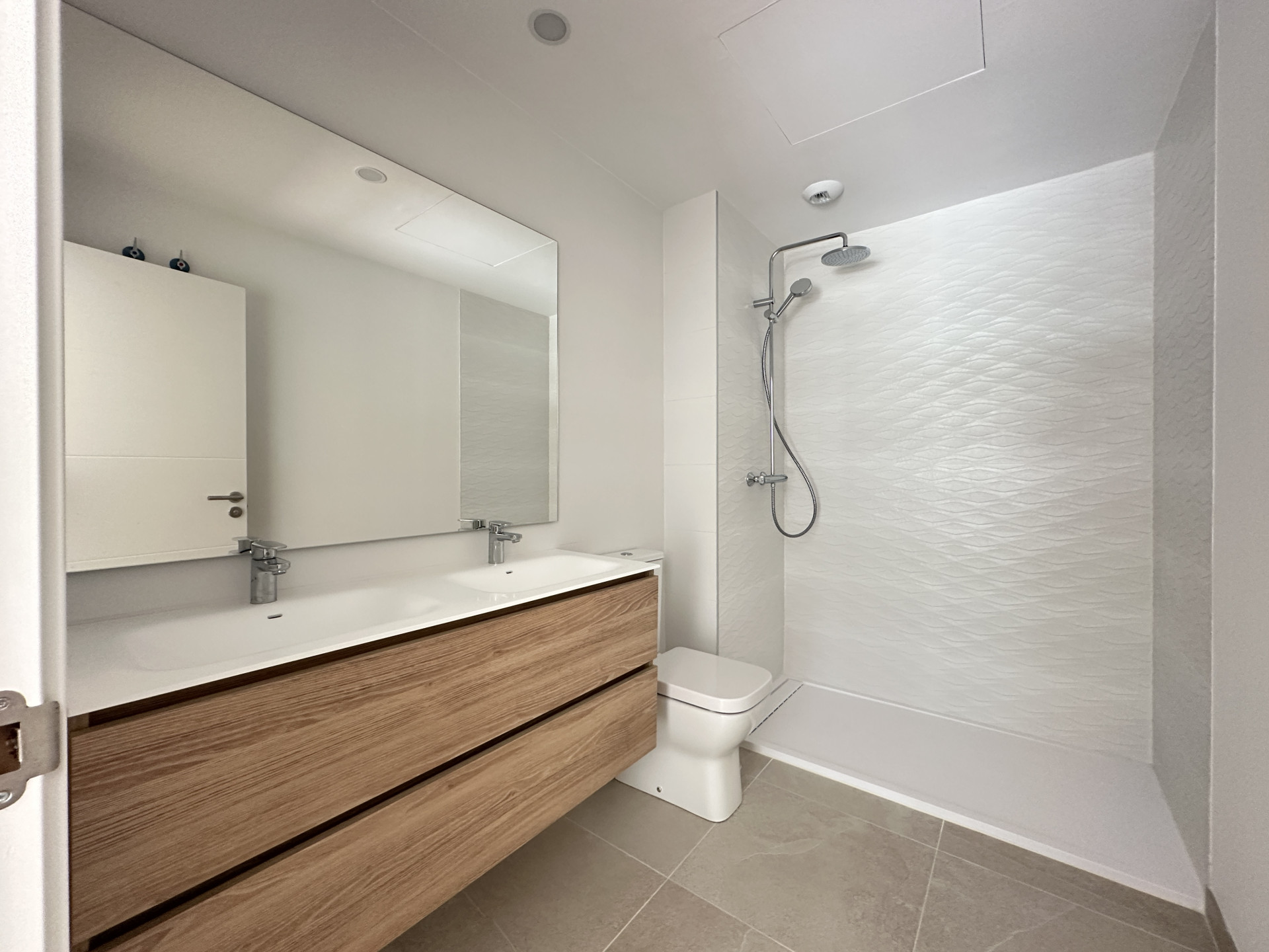 2 Bedroom Apartment in Estepona - Photo 18