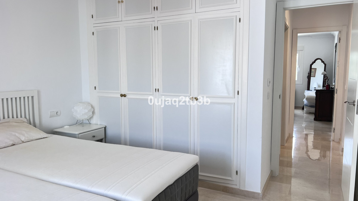 4 Bedroom Apartment in Marbella - Photo 20