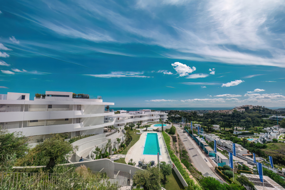 3 Bedroom Apartment in Benahavís - Photo 2