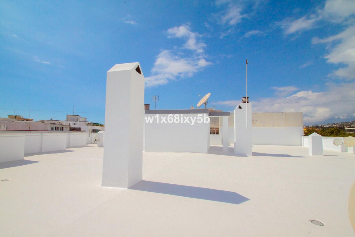 3 Bedroom Apartment in Marbella - Photo 17