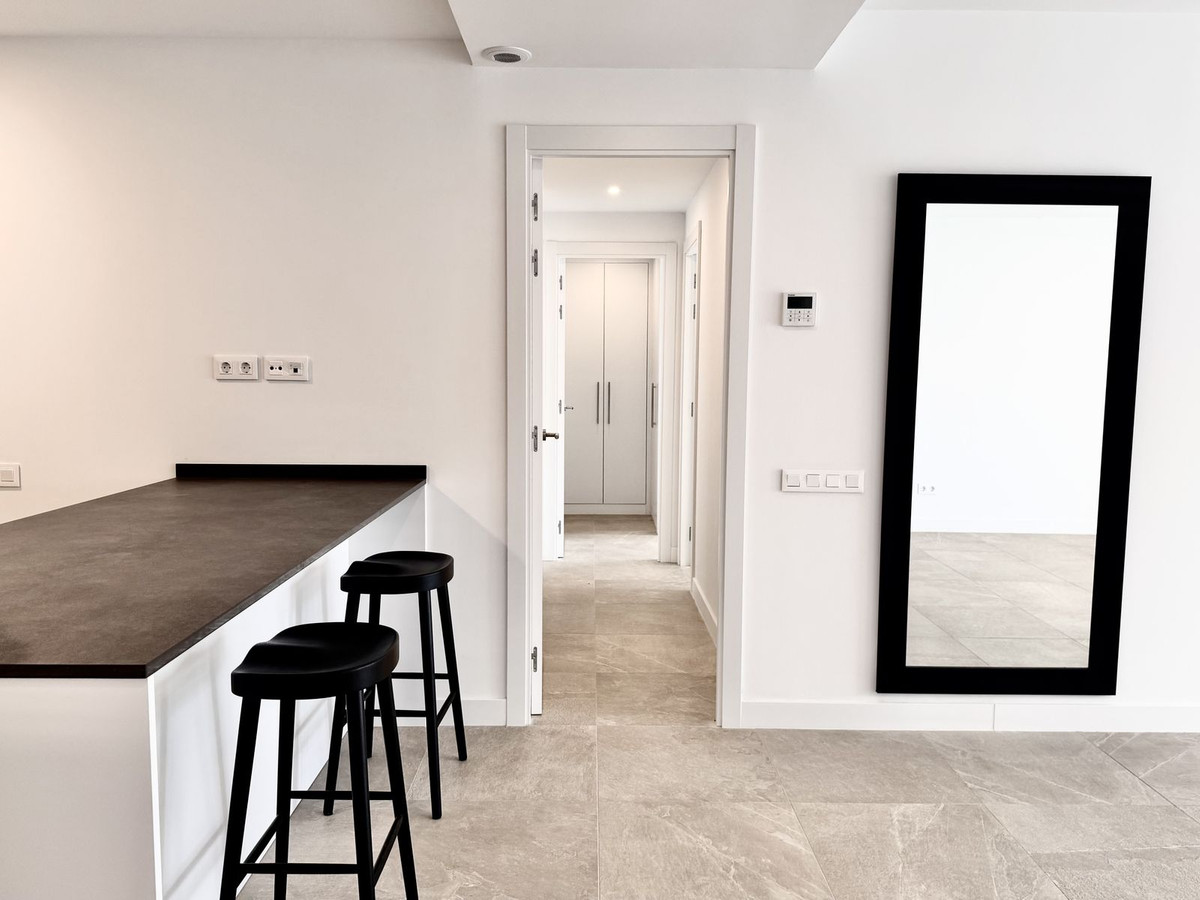 2 Bedroom Apartment in Estepona - Photo 11