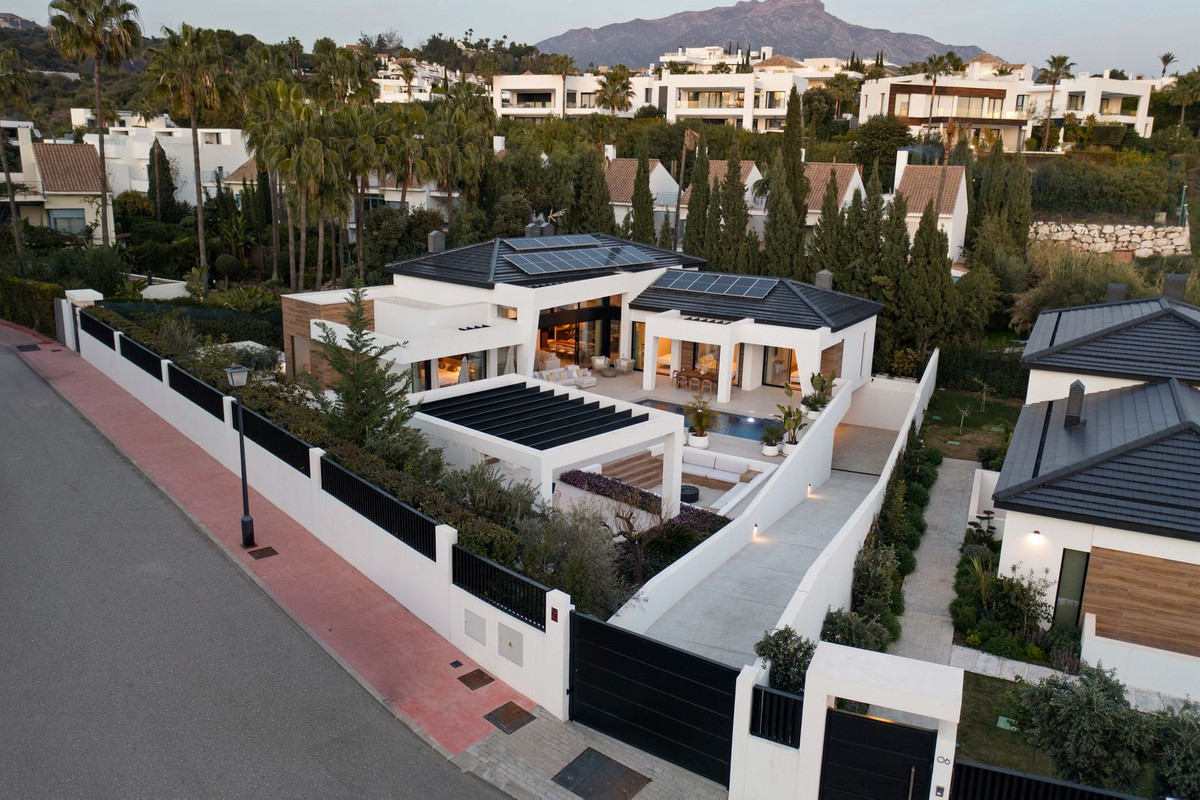 6 Bedroom Villa in Marbella - Photo 5