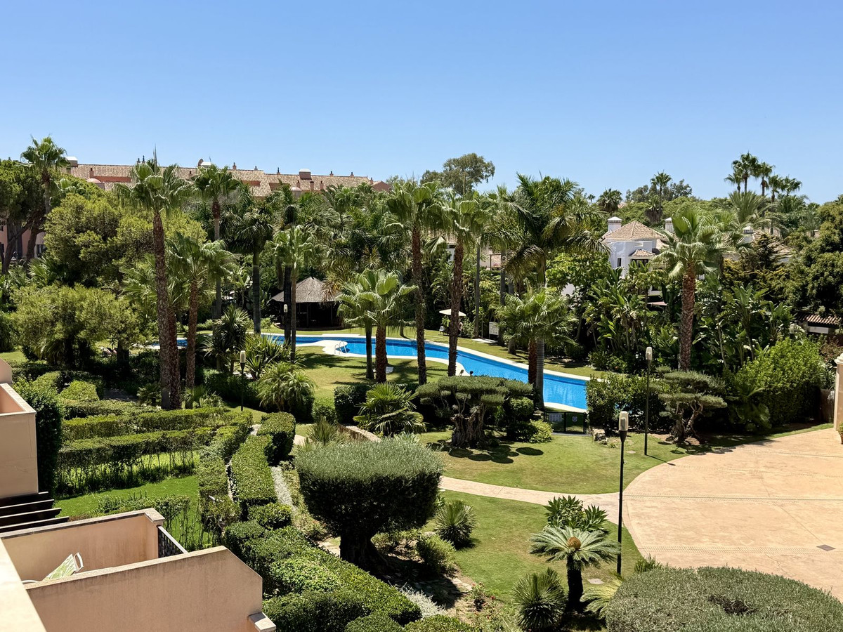 2 Bedroom Apartment in Marbella - Photo 28