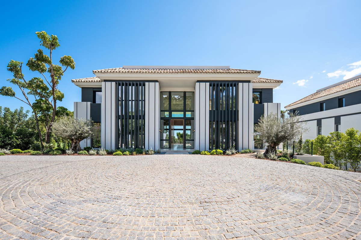 6 Bedroom Villa in Marbella - Photo 35
