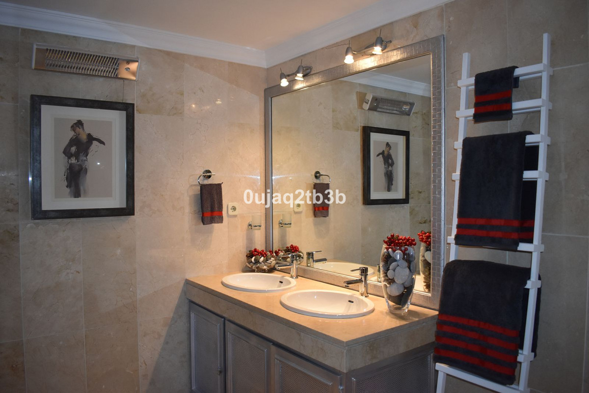 2 Bedroom Townhouse in Marbella - Photo 34