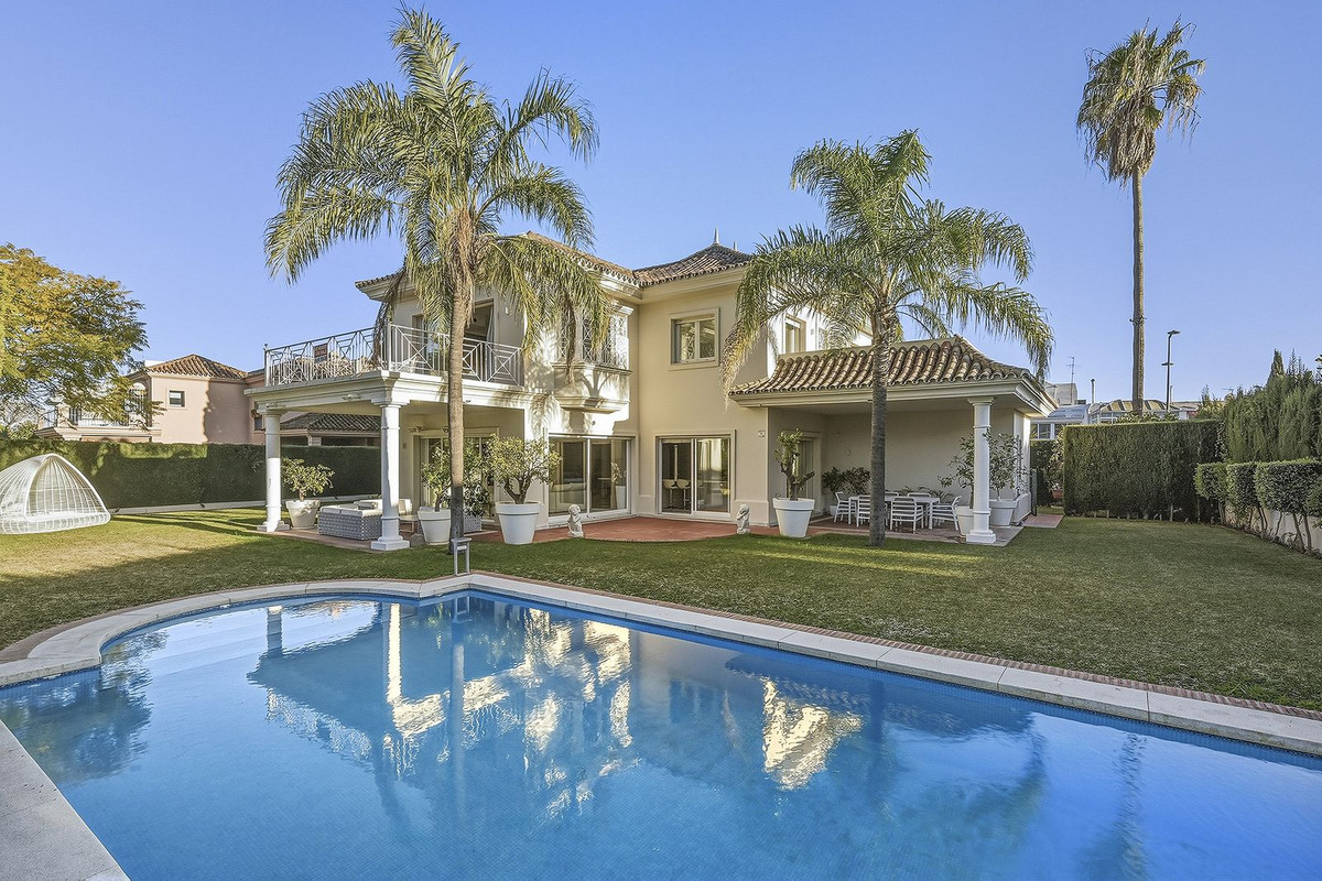 5 Bedroom Villa in San Pedro de Alcántara - Photo 30