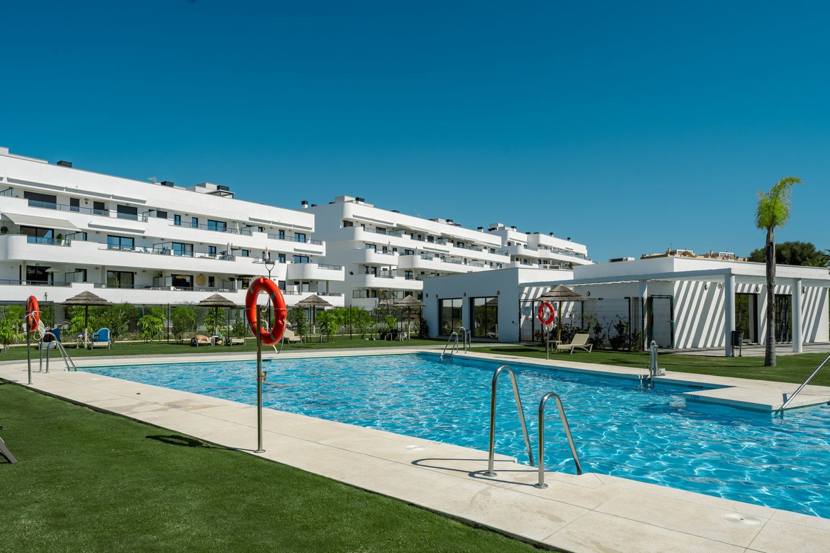 2 Bedroom Penthouse in Estepona - Photo 24