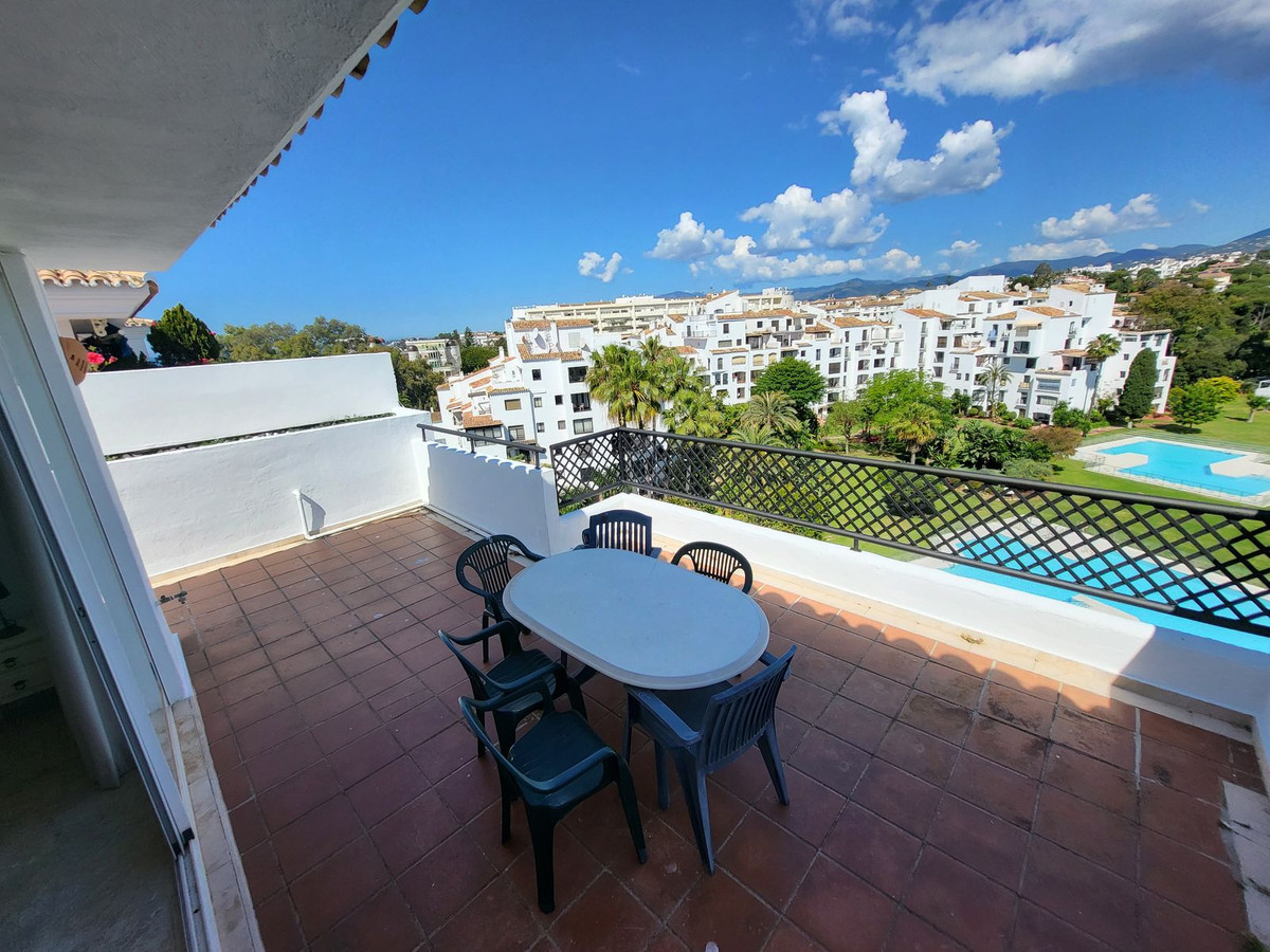 Piso de 4 dormitorios con piscina en Málaga – Foto 4