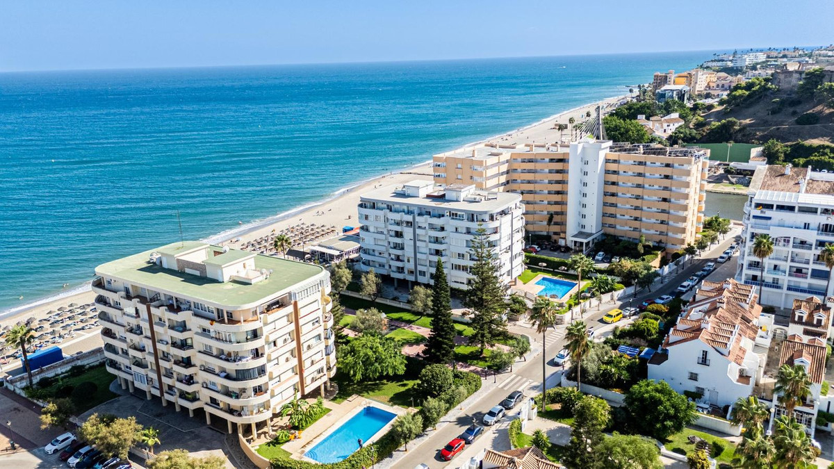 2 Bedroom Apartment in Fuengirola - Photo 25
