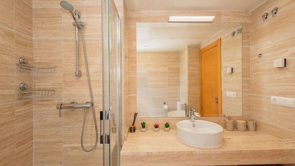 3 Bedroom Apartment in Benahavís - Photo 22