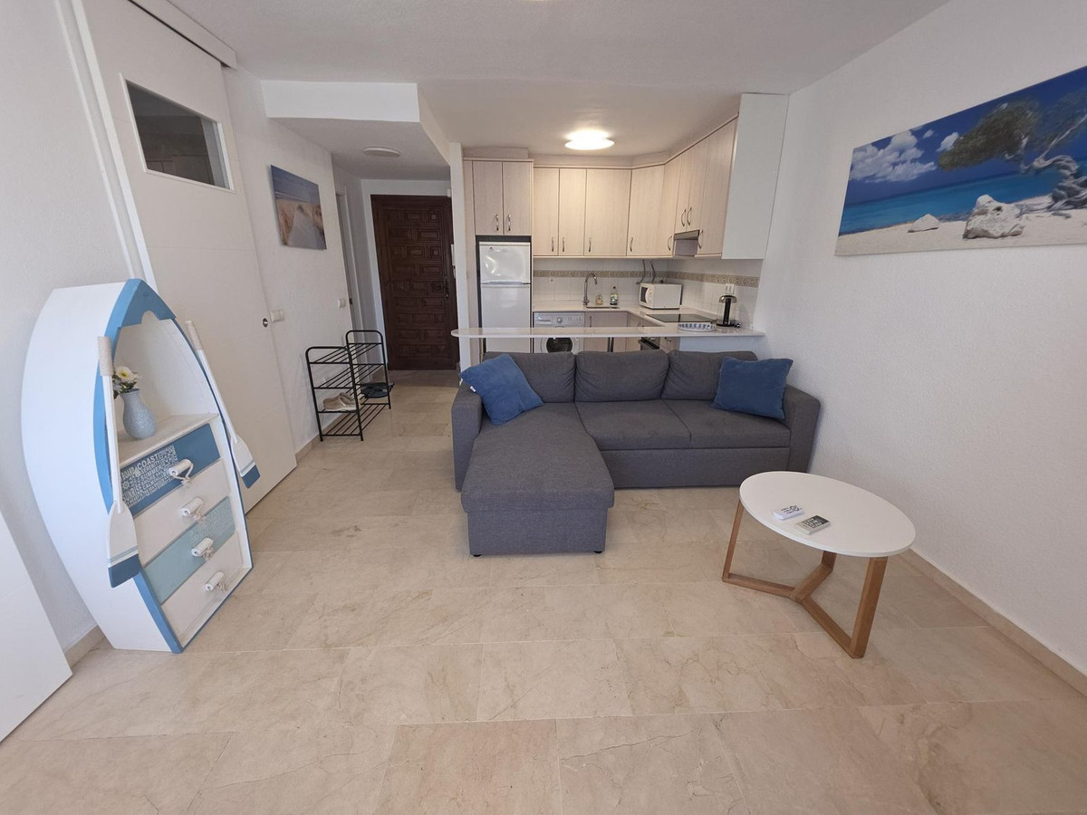 2 Bedroom Apartment in Fuengirola - Photo 10