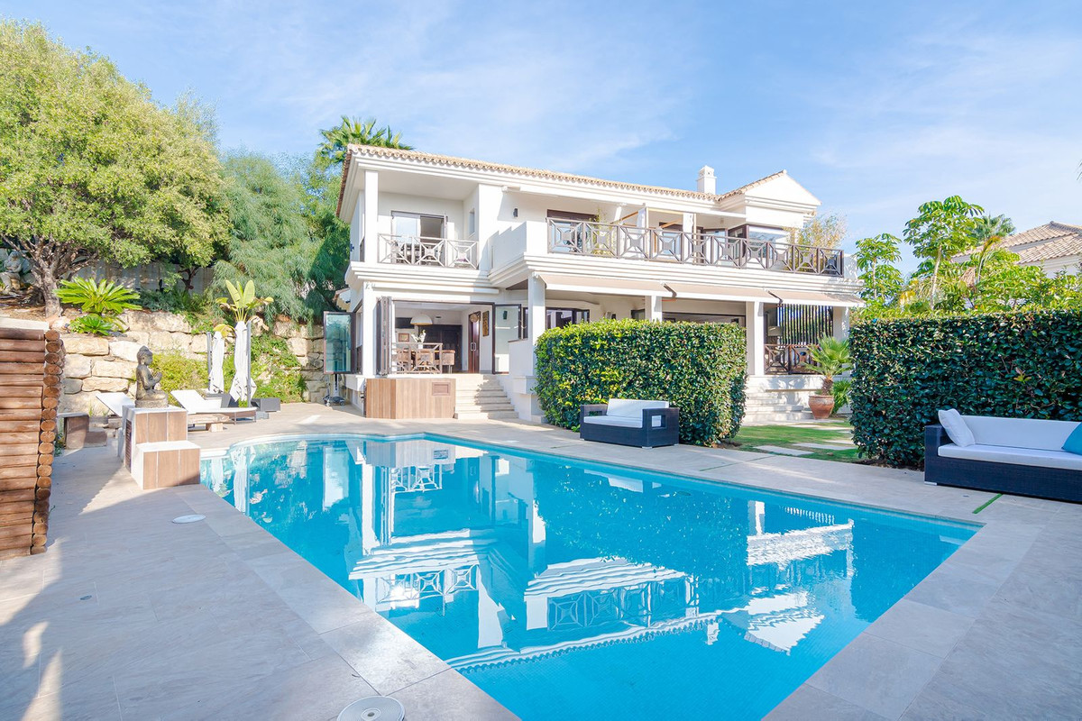 6 Bedroom Villa in Marbella - Photo 2