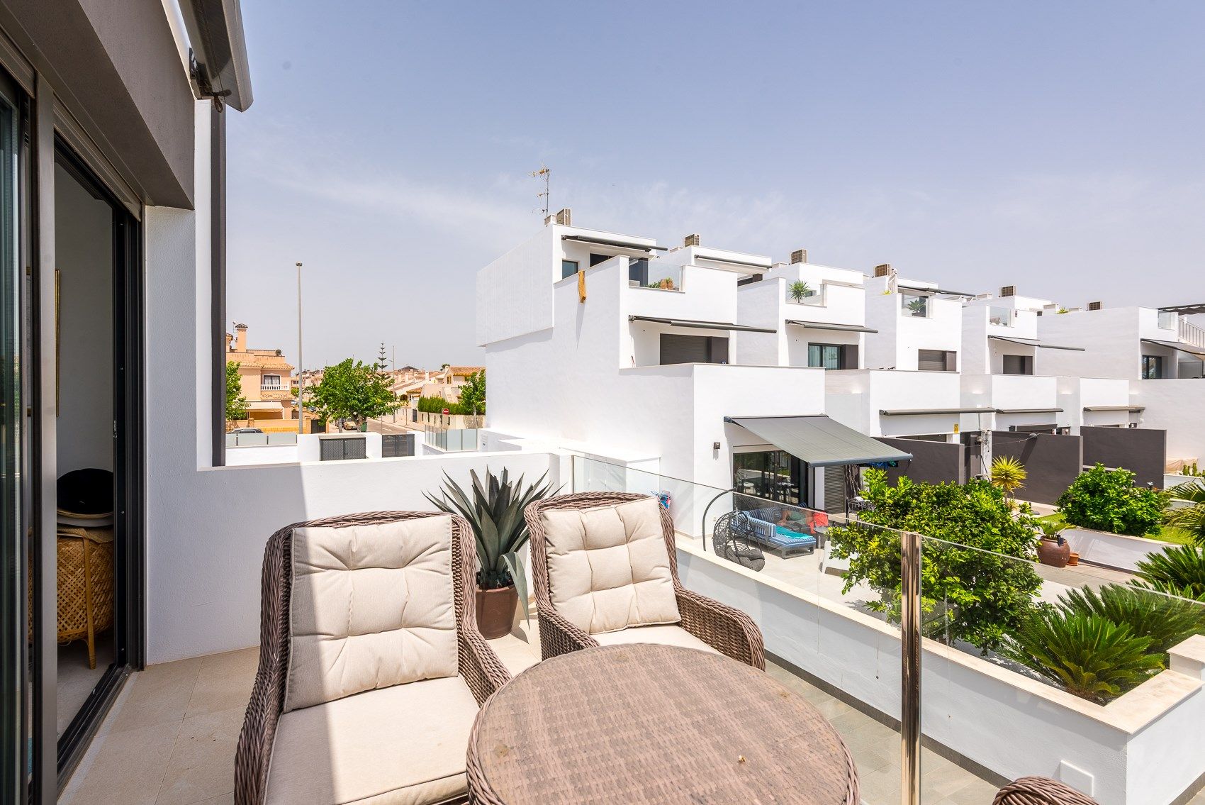 Piso de 2 dormitorios con piscina en Alicante – Foto 4