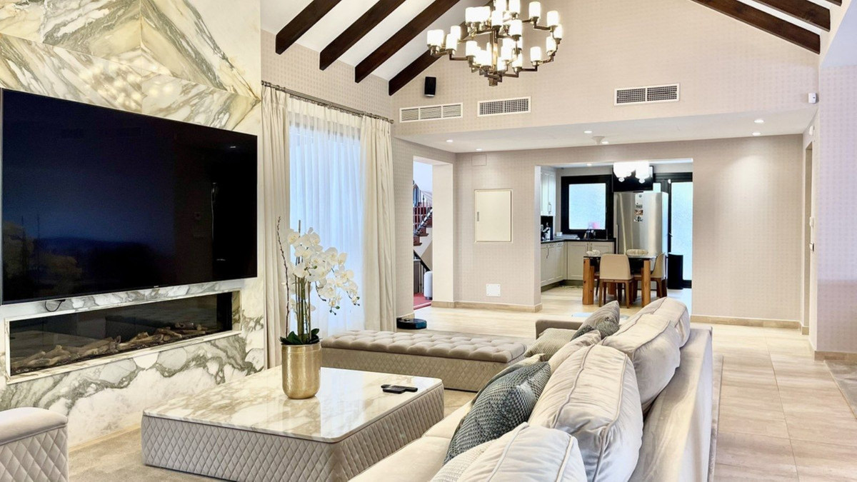 4 Bedroom Villa in Marbella - Photo 19