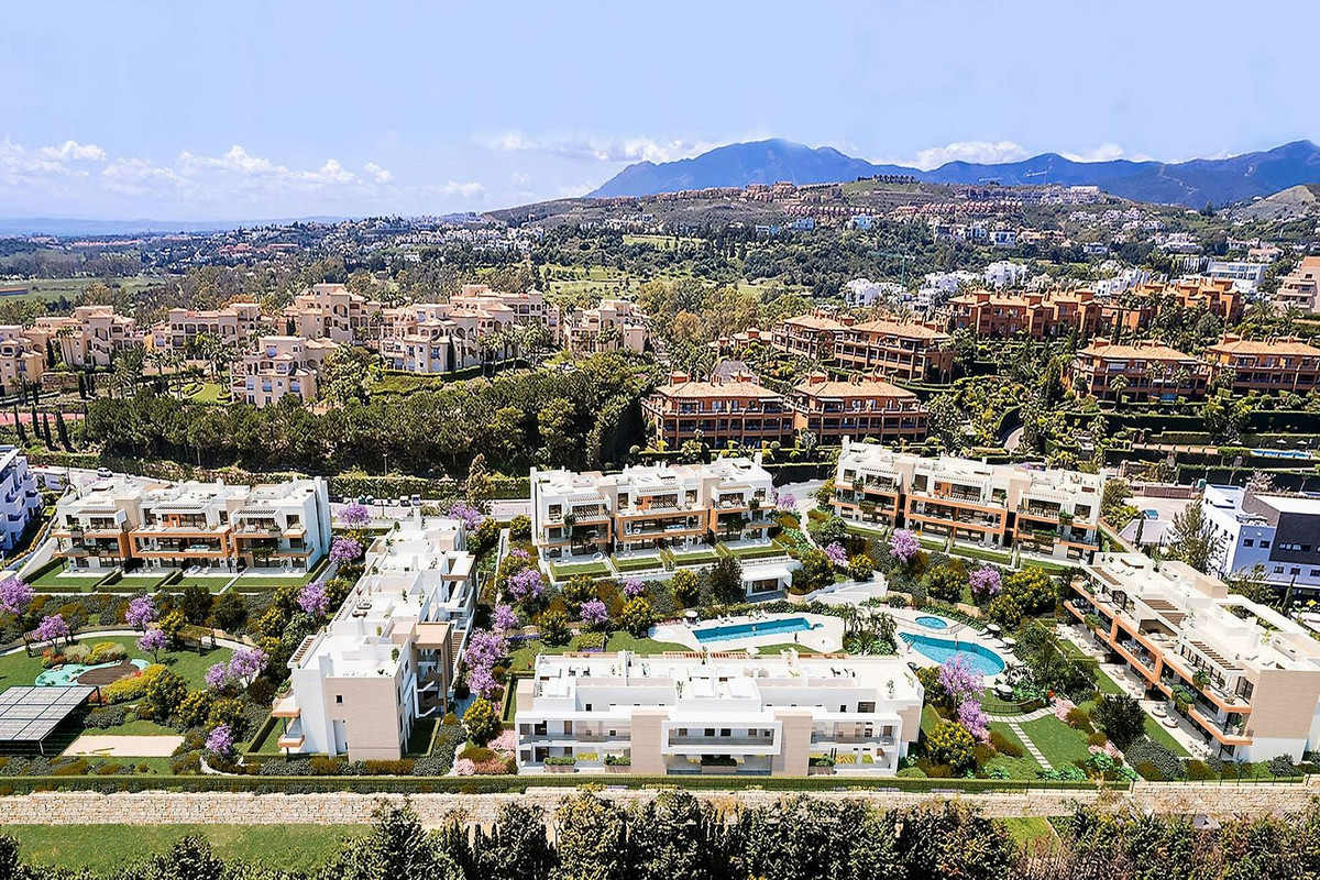 3 Bedroom Apartment in Estepona - Photo 6