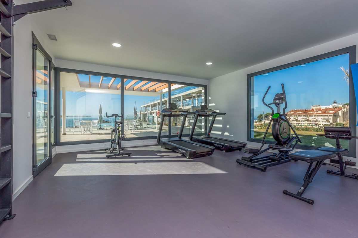 2 Bedroom Apartment in Fuengirola - Photo 30