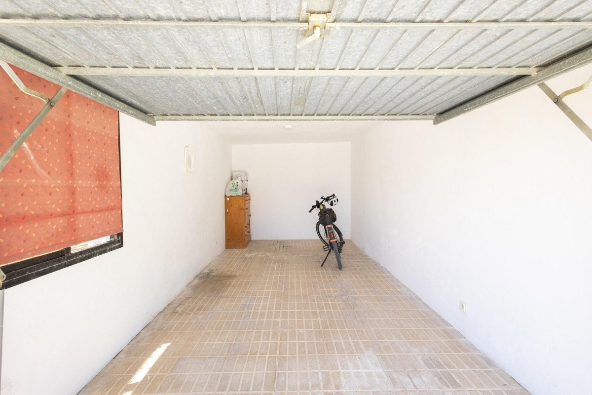 3 Bedroom Villa in Estepona - Photo 27