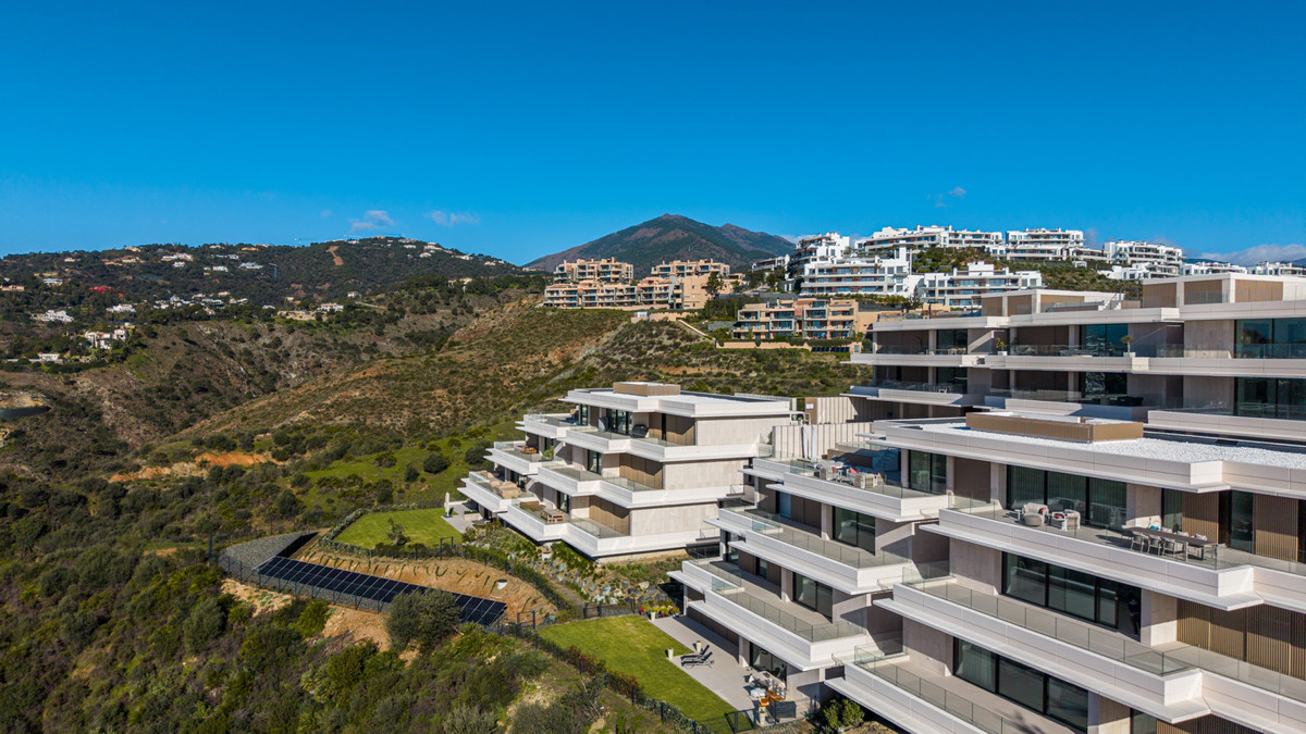 4 Bedroom Apartment in Benahavís - Photo 25