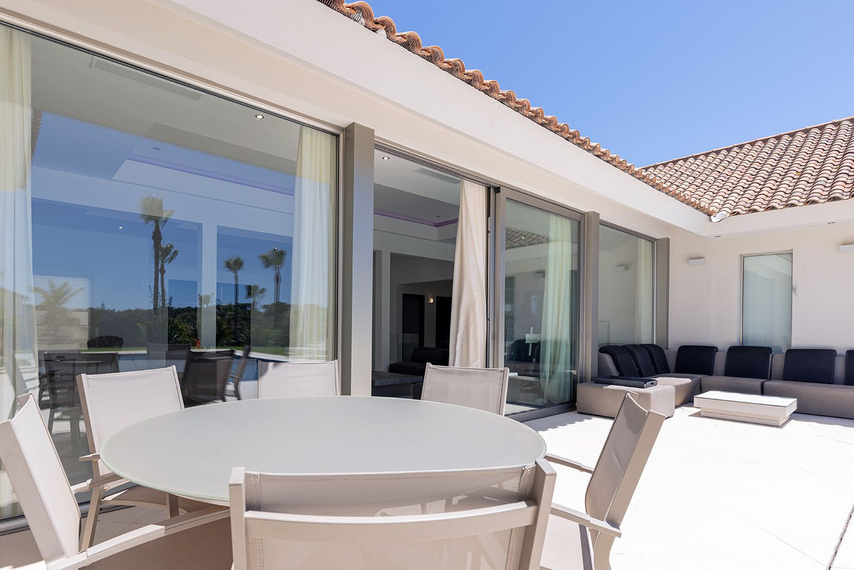 5 Bedroom Villa in Sotogrande - Photo 4
