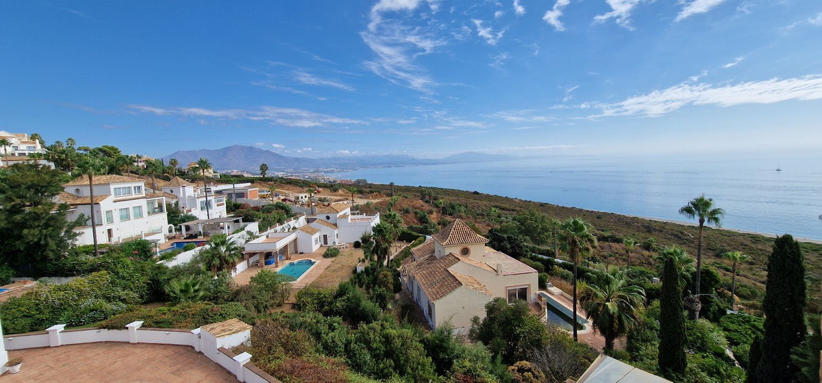 5 Bedroom Villa in Manilva - Photo 11