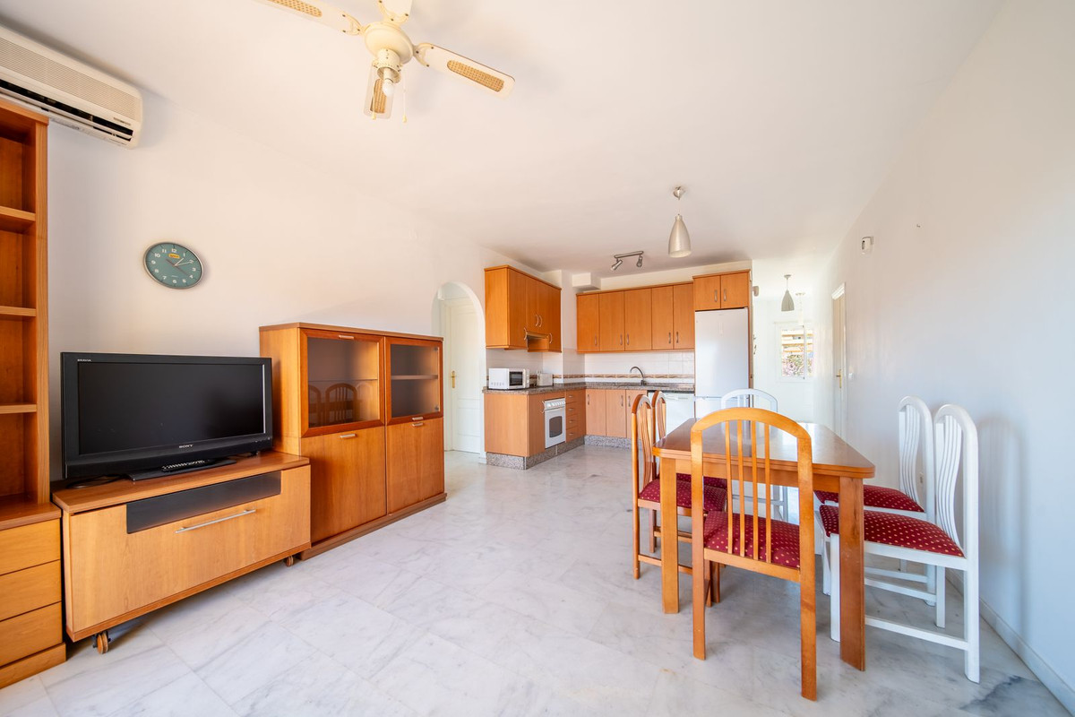 3 Bedroom Apartment in Fuengirola - Photo 6