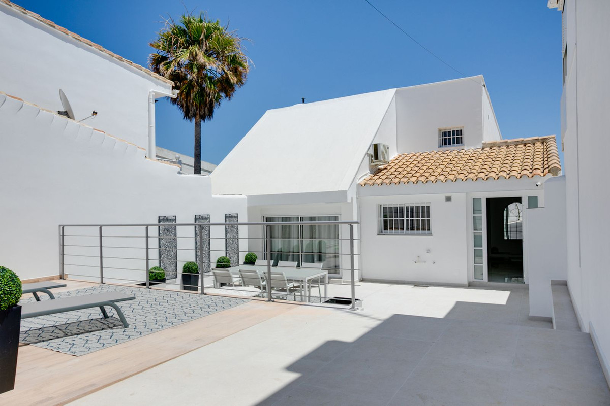 3 Bedroom Villa in Estepona - Photo 16