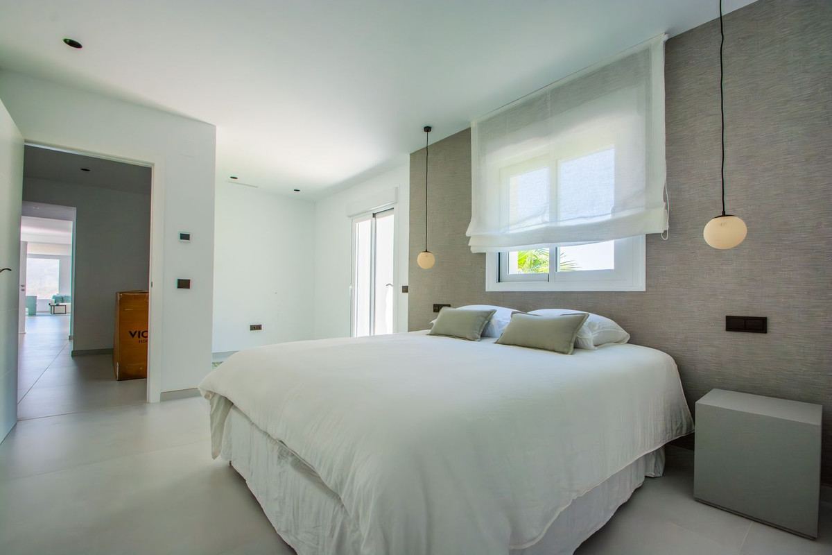 4 Bedroom Villa in Marbella - Photo 27