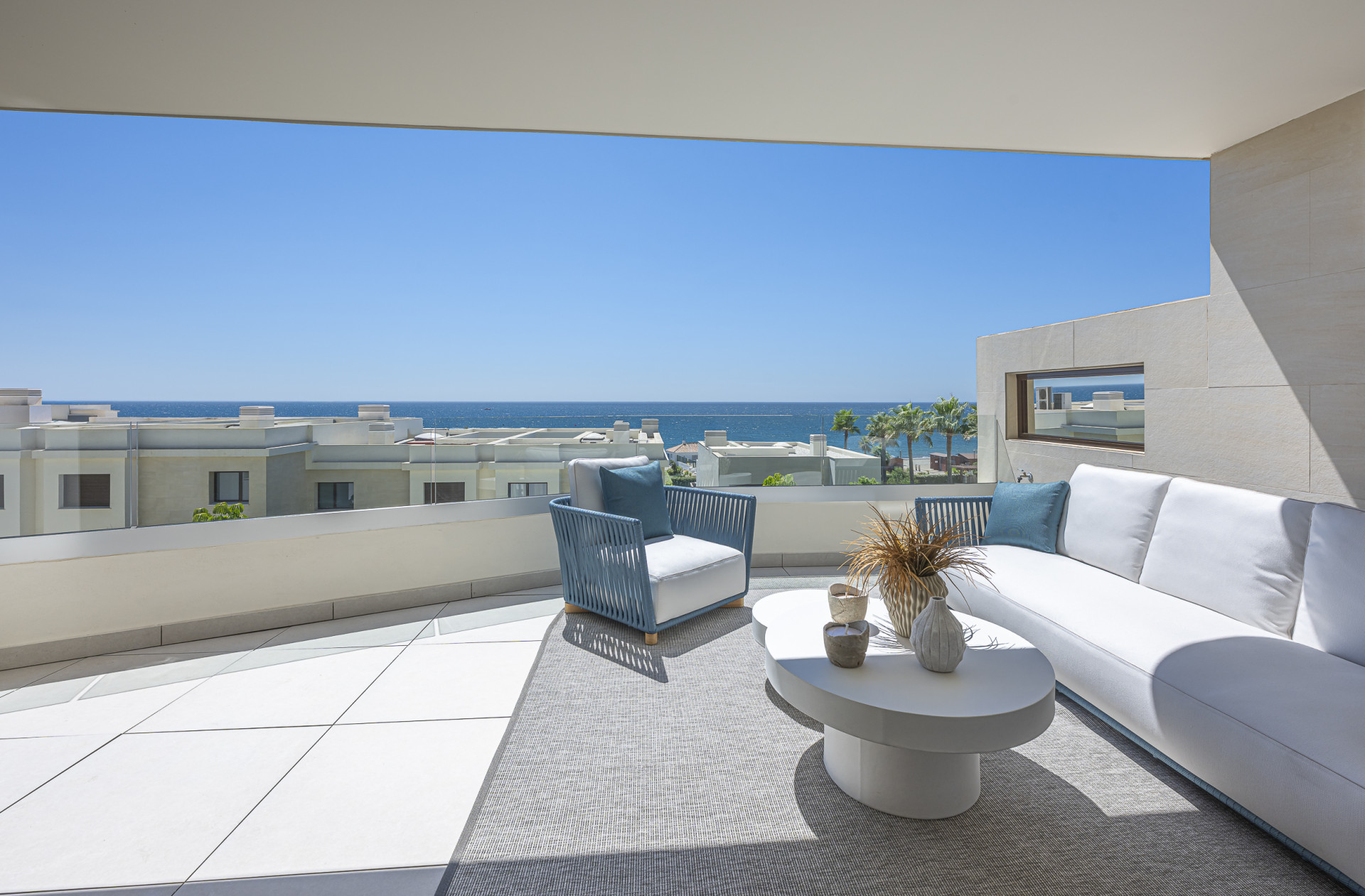 2 Bedroom Apartment in Estepona - Photo 6