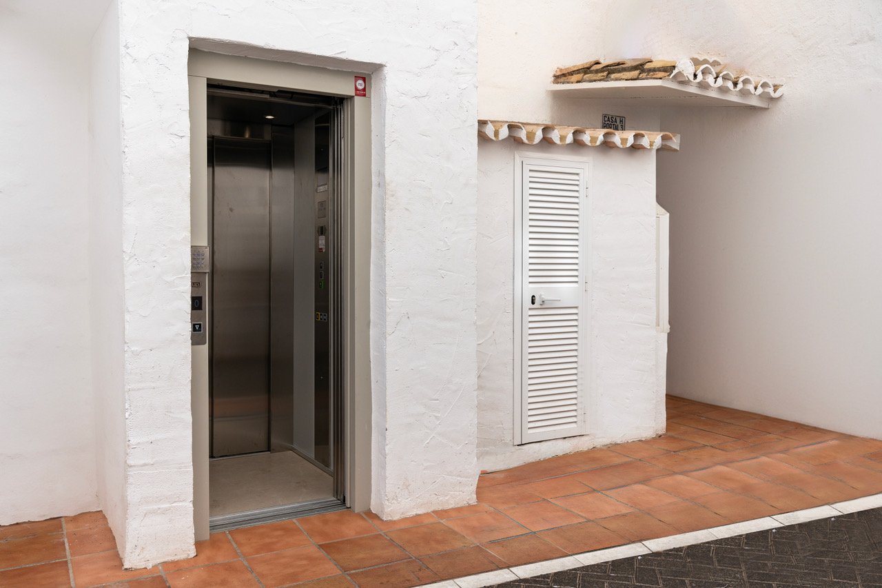 2 Bedroom Apartment in Marbella - Photo 11