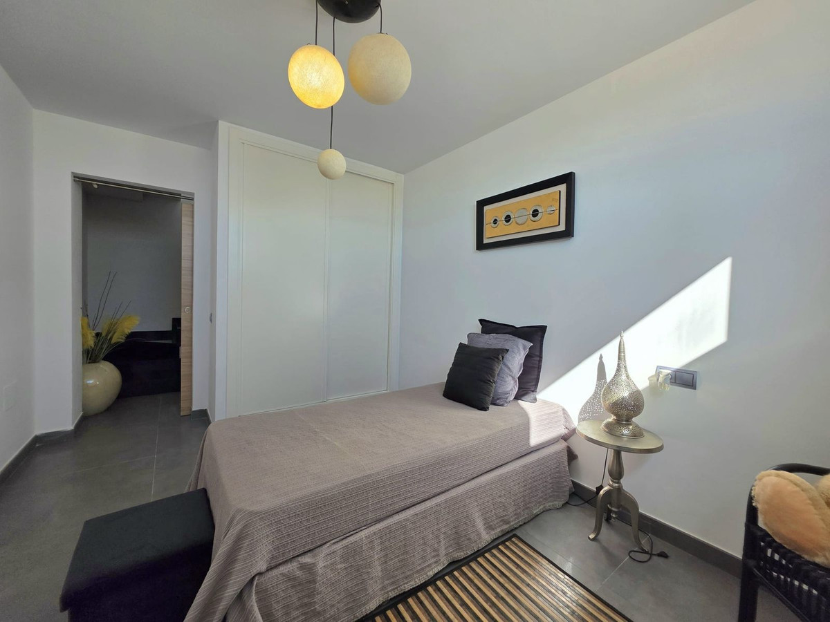 4 Bedroom Villa in Estepona - Photo 28