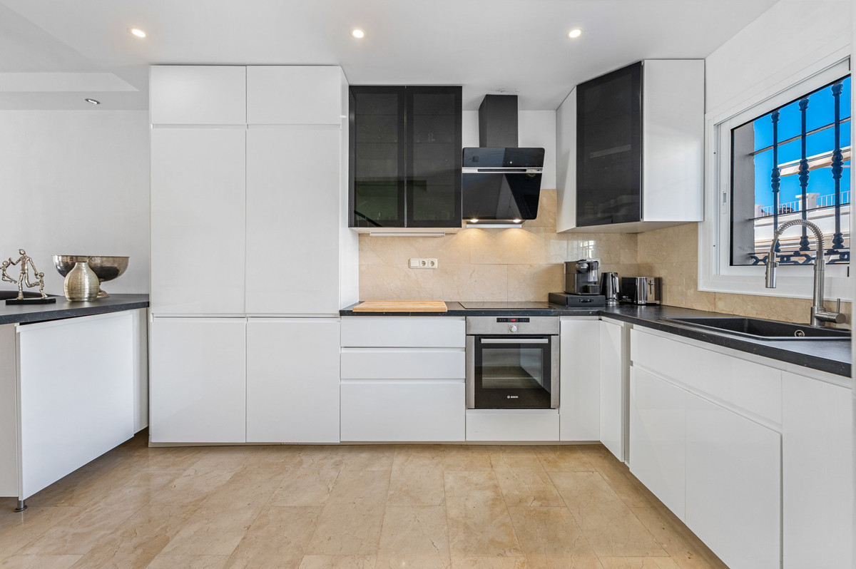 3 Bedroom Townhouse in Marbella - Photo 7