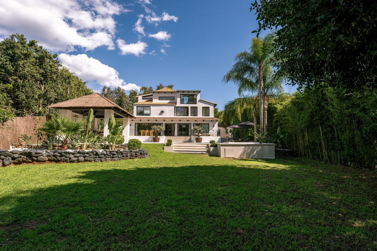 5 Bedroom Villa in Marbella - Photo 11