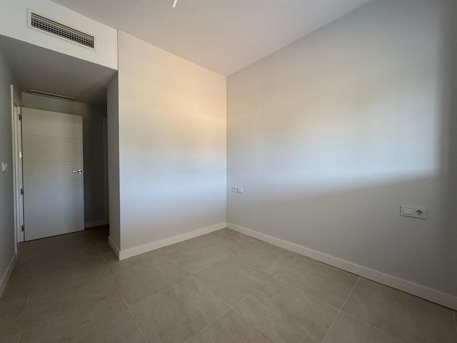 2 Bedroom Apartment in Estepona - Photo 11