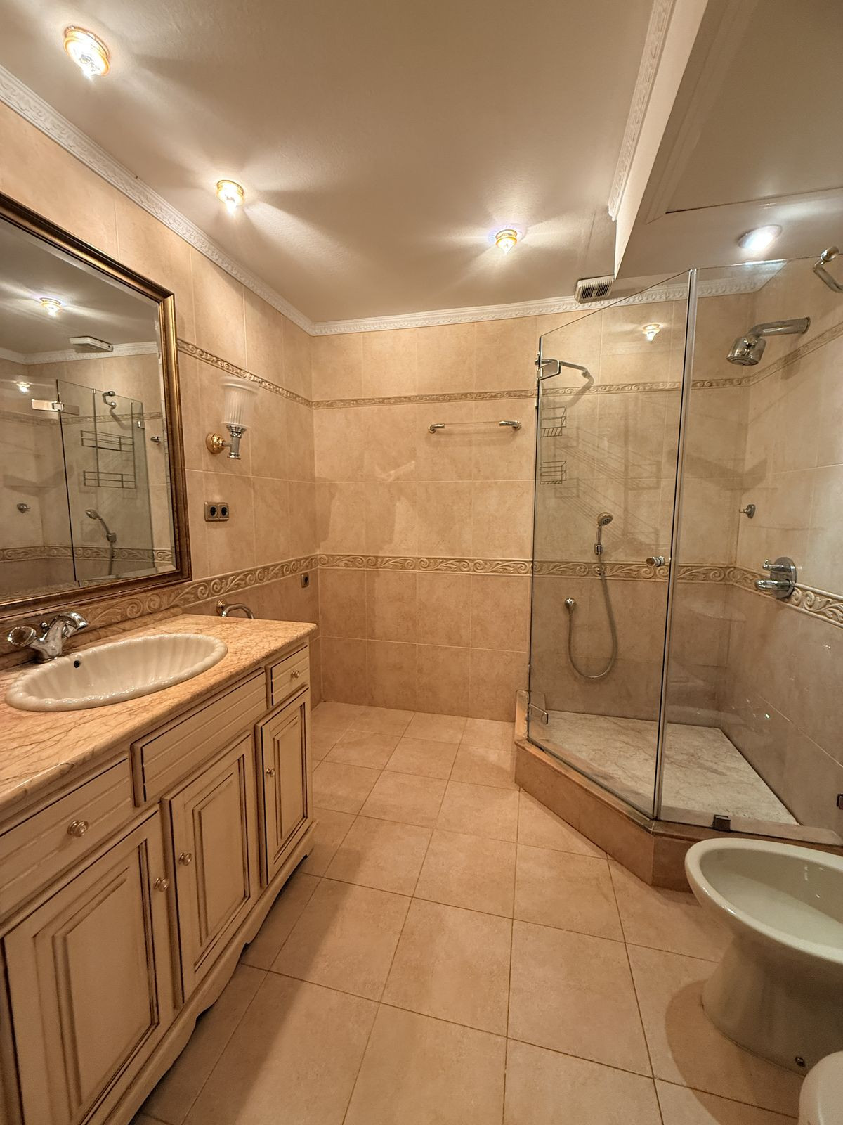 3 Bedroom Apartment in Estepona - Foto 23