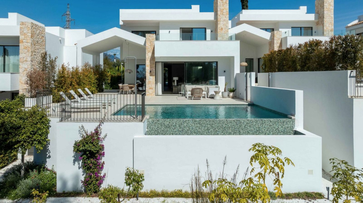 5 Bedroom Townhouse in San Pedro de Alcántara - Photo 2