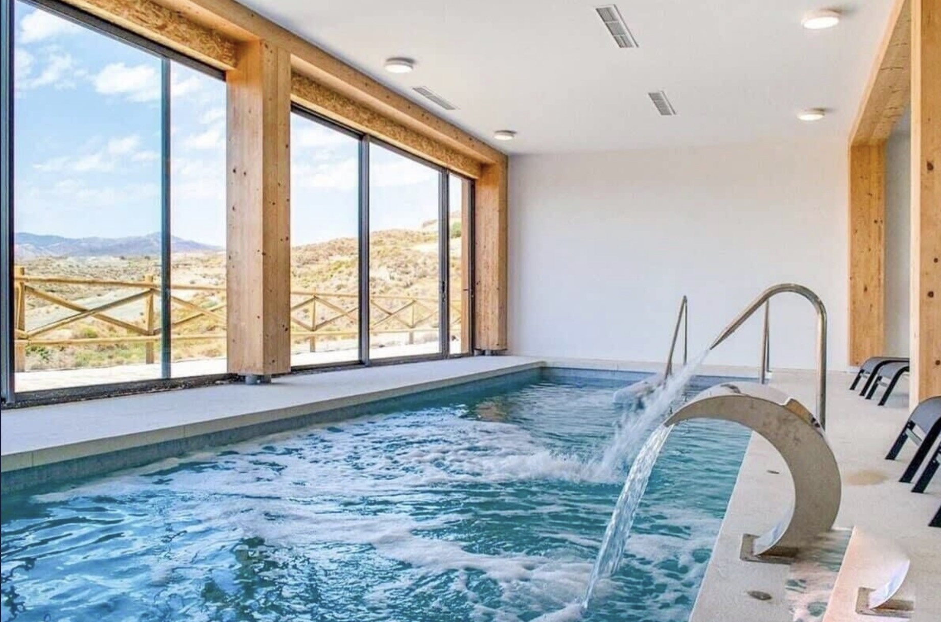 2 Bedroom Penthouse in Benahavís - Photo 13