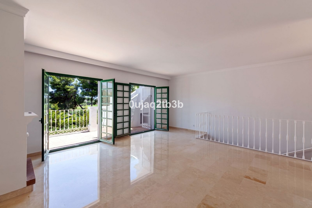 3 Bedroom Townhouse in Marbella - Photo 6