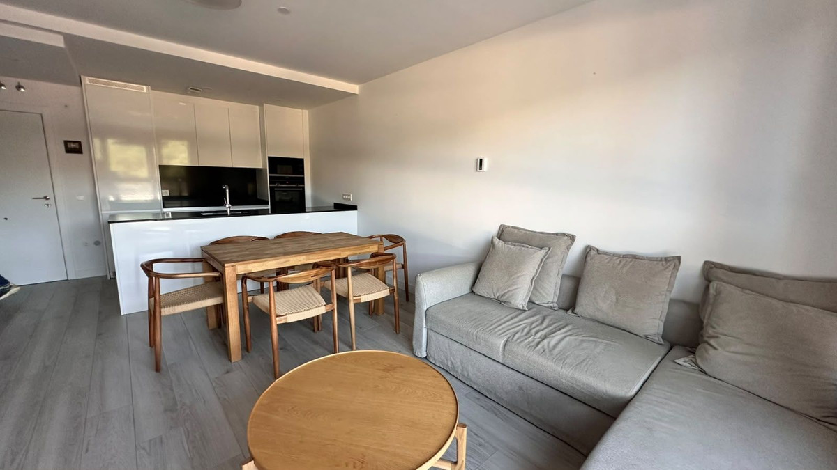2 Bedroom Apartment in Málaga - Photo 2