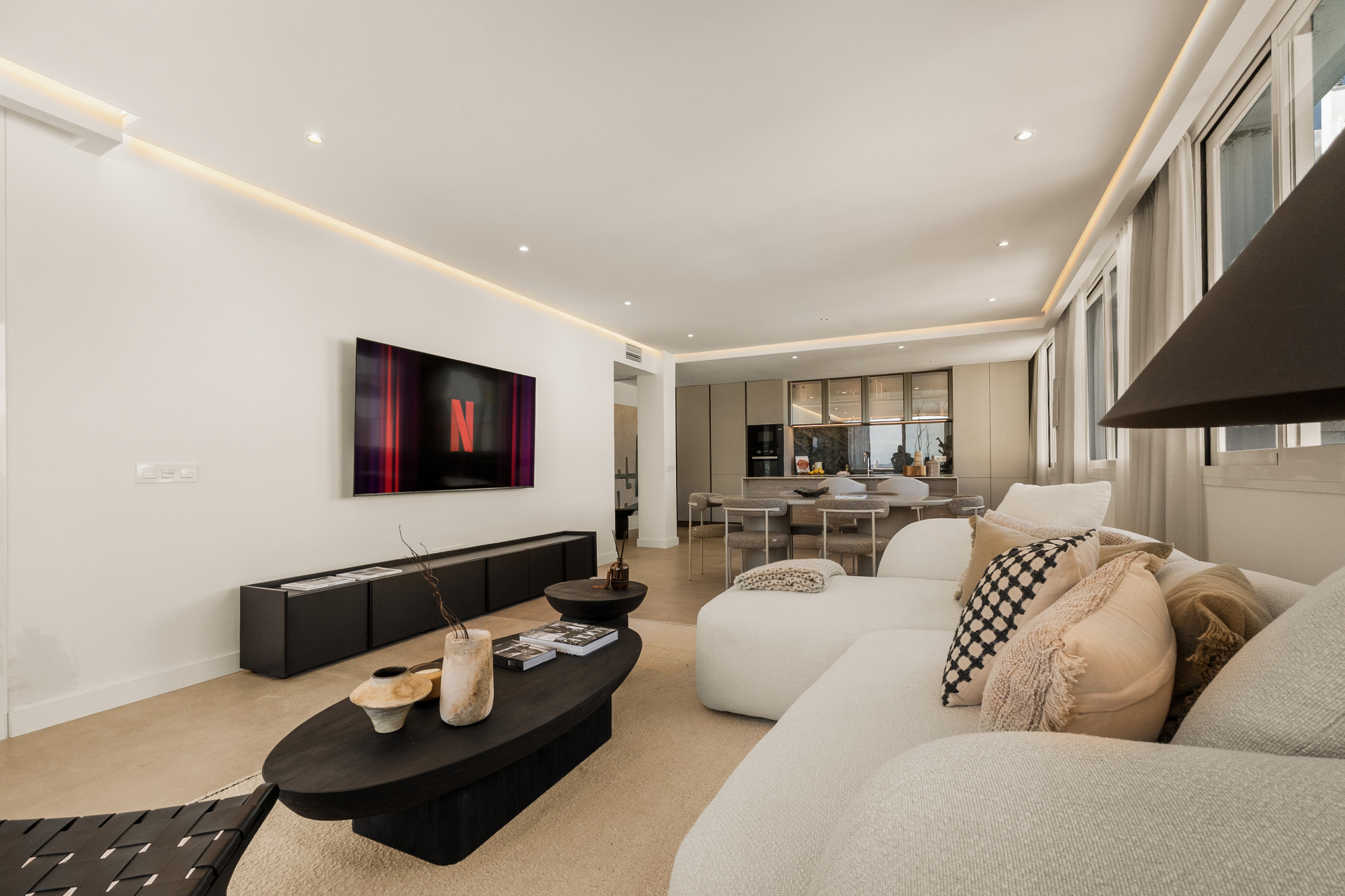 2 Bedroom Apartment in Marbella - Photo 9